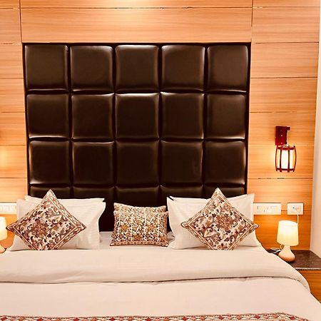 Hotel Classic Crown - #Scenic Mountain View #Open Terrace #Parking #Premium Rooms With Balcony #Guest Preferred #Best Selling Hotel In Mussoorie Luaran gambar