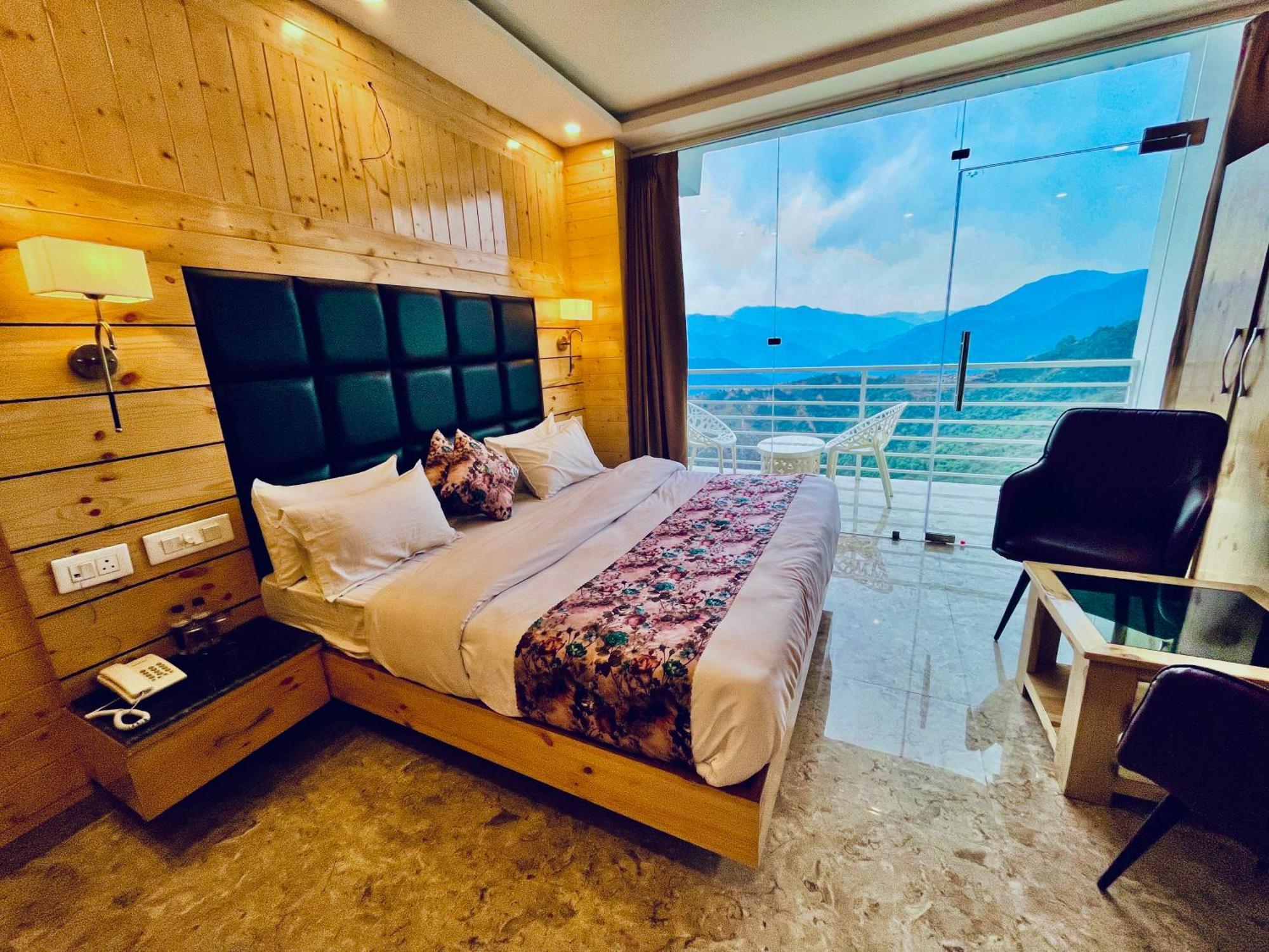 Hotel Classic Crown - #Scenic Mountain View #Open Terrace #Parking #Premium Rooms With Balcony #Guest Preferred #Best Selling Hotel In Mussoorie Luaran gambar