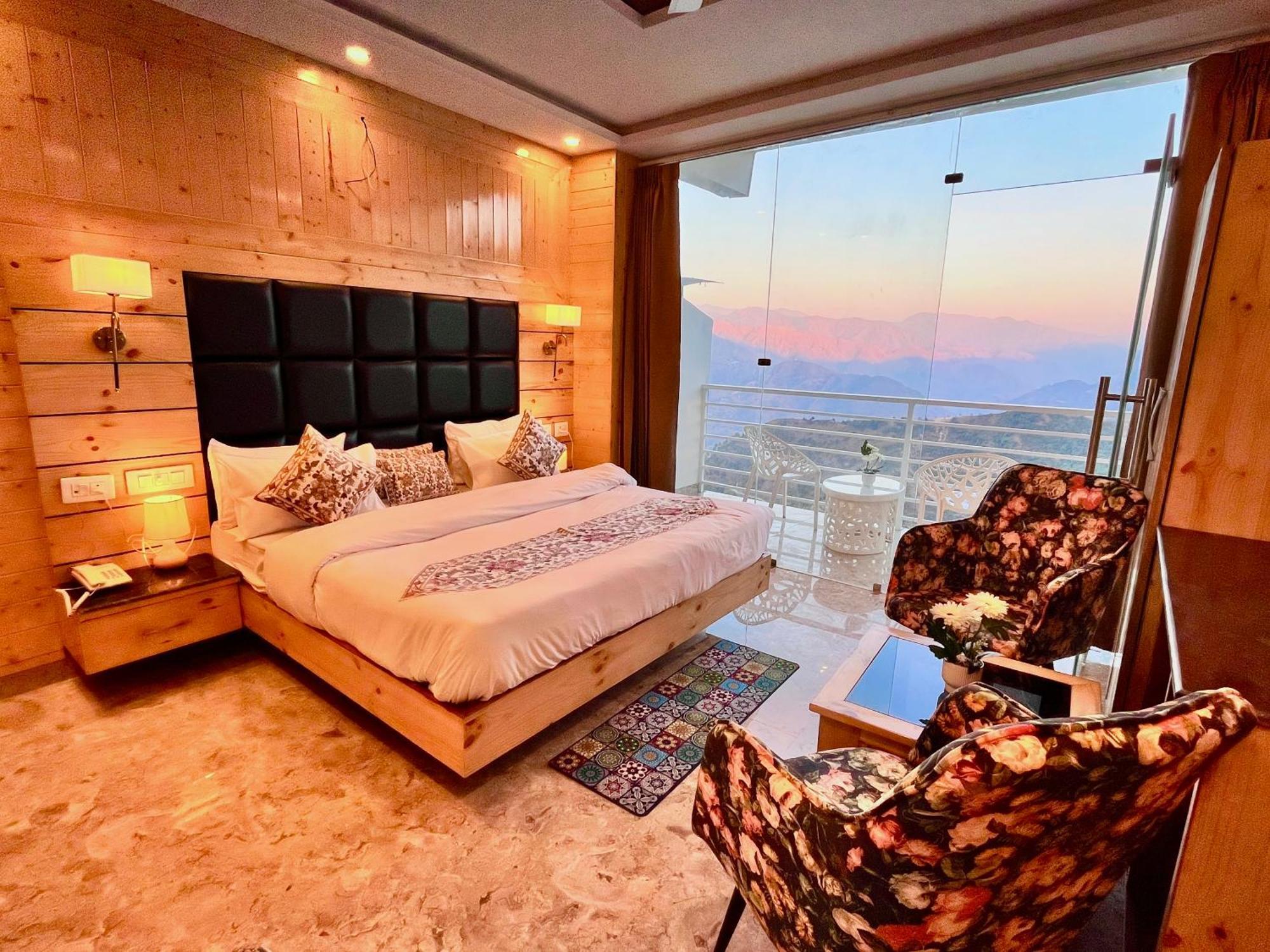 Hotel Classic Crown - #Scenic Mountain View #Open Terrace #Parking #Premium Rooms With Balcony #Guest Preferred #Best Selling Hotel In Mussoorie Luaran gambar