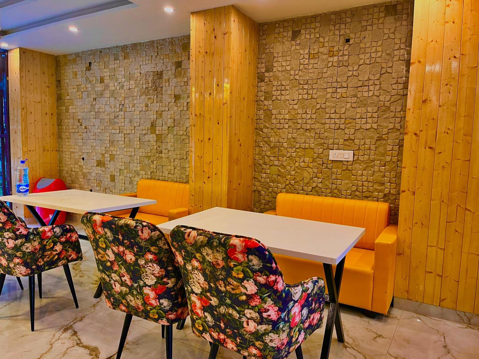 Hotel Classic Crown - #Scenic Mountain View #Open Terrace #Parking #Premium Rooms With Balcony #Guest Preferred #Best Selling Hotel In Mussoorie Luaran gambar