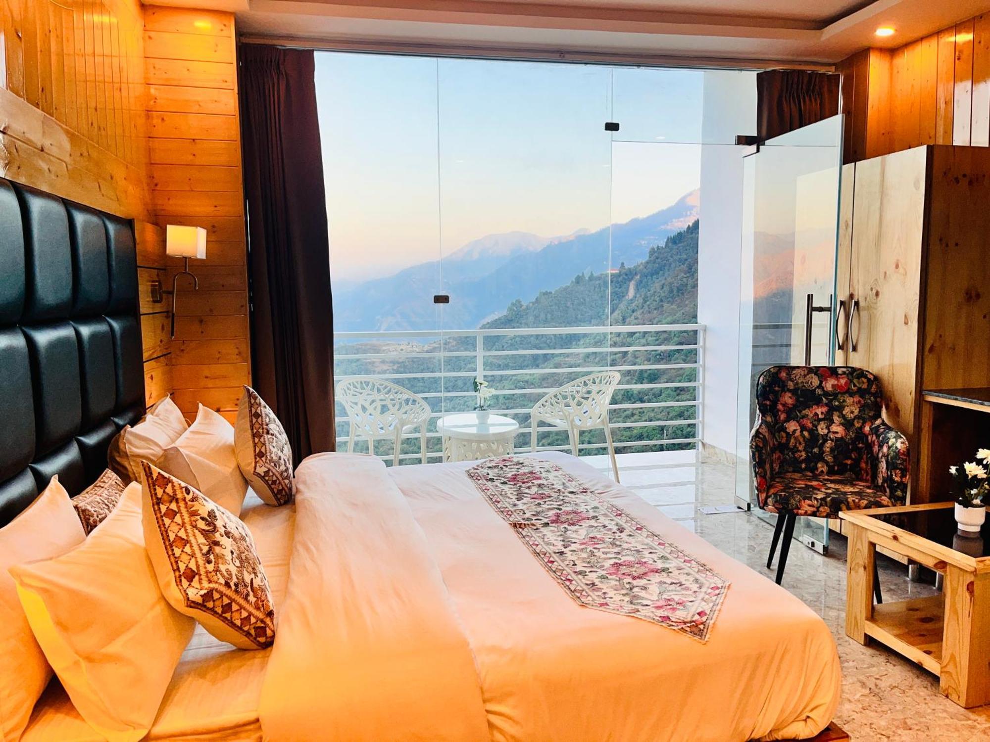 Hotel Classic Crown - #Scenic Mountain View #Open Terrace #Parking #Premium Rooms With Balcony #Guest Preferred #Best Selling Hotel In Mussoorie Luaran gambar