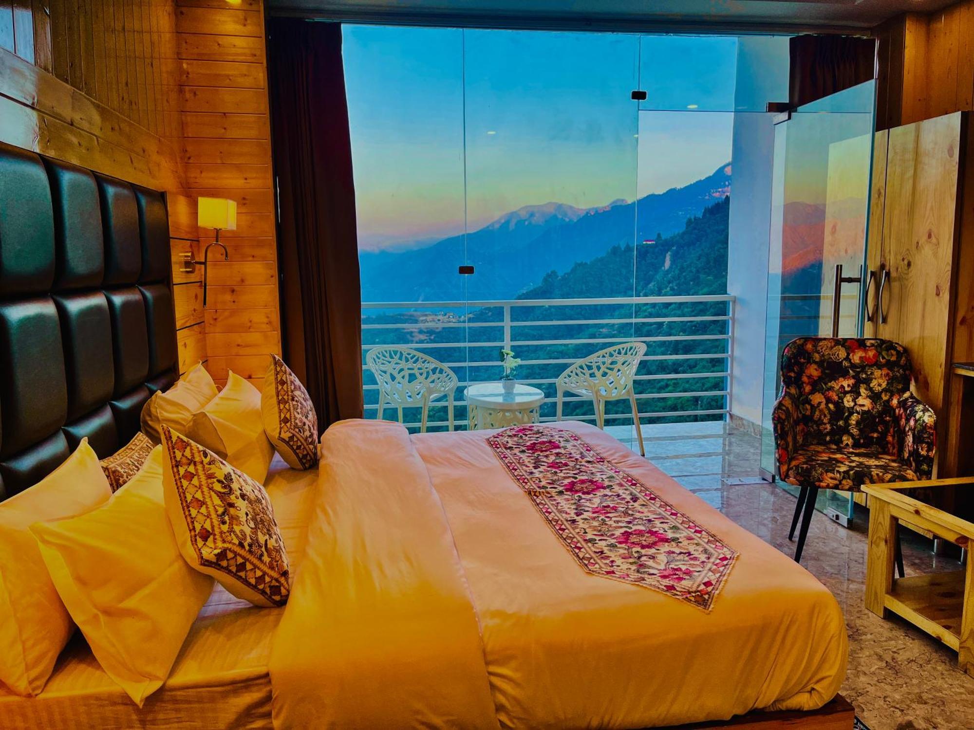 Hotel Classic Crown - #Scenic Mountain View #Open Terrace #Parking #Premium Rooms With Balcony #Guest Preferred #Best Selling Hotel In Mussoorie Luaran gambar