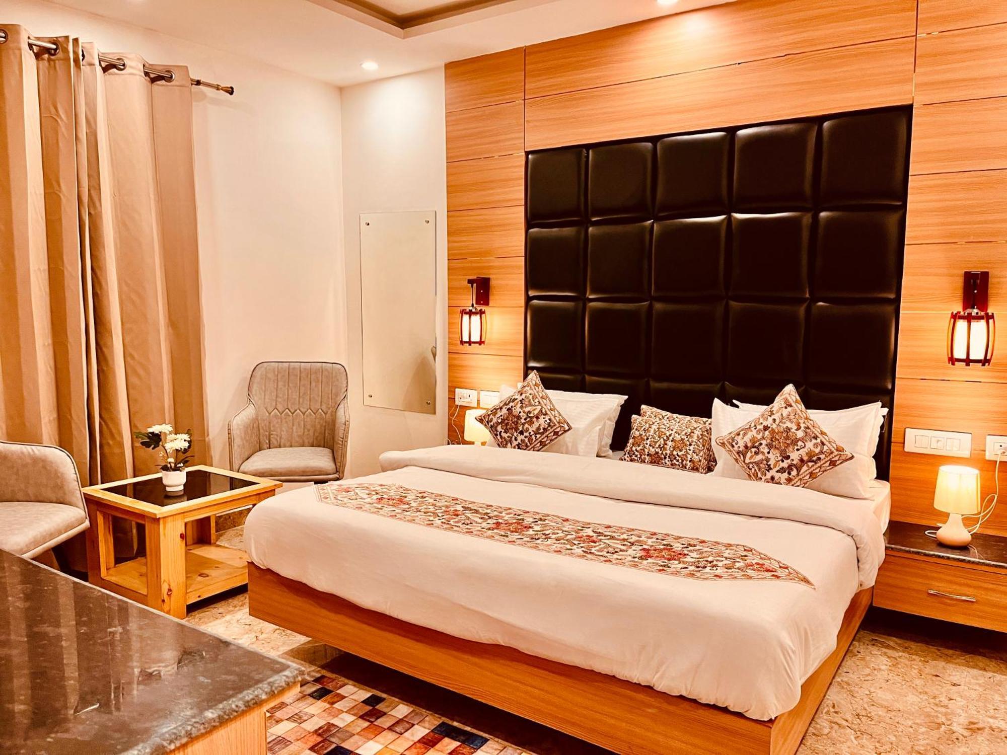 Hotel Classic Crown - #Scenic Mountain View #Open Terrace #Parking #Premium Rooms With Balcony #Guest Preferred #Best Selling Hotel In Mussoorie Luaran gambar
