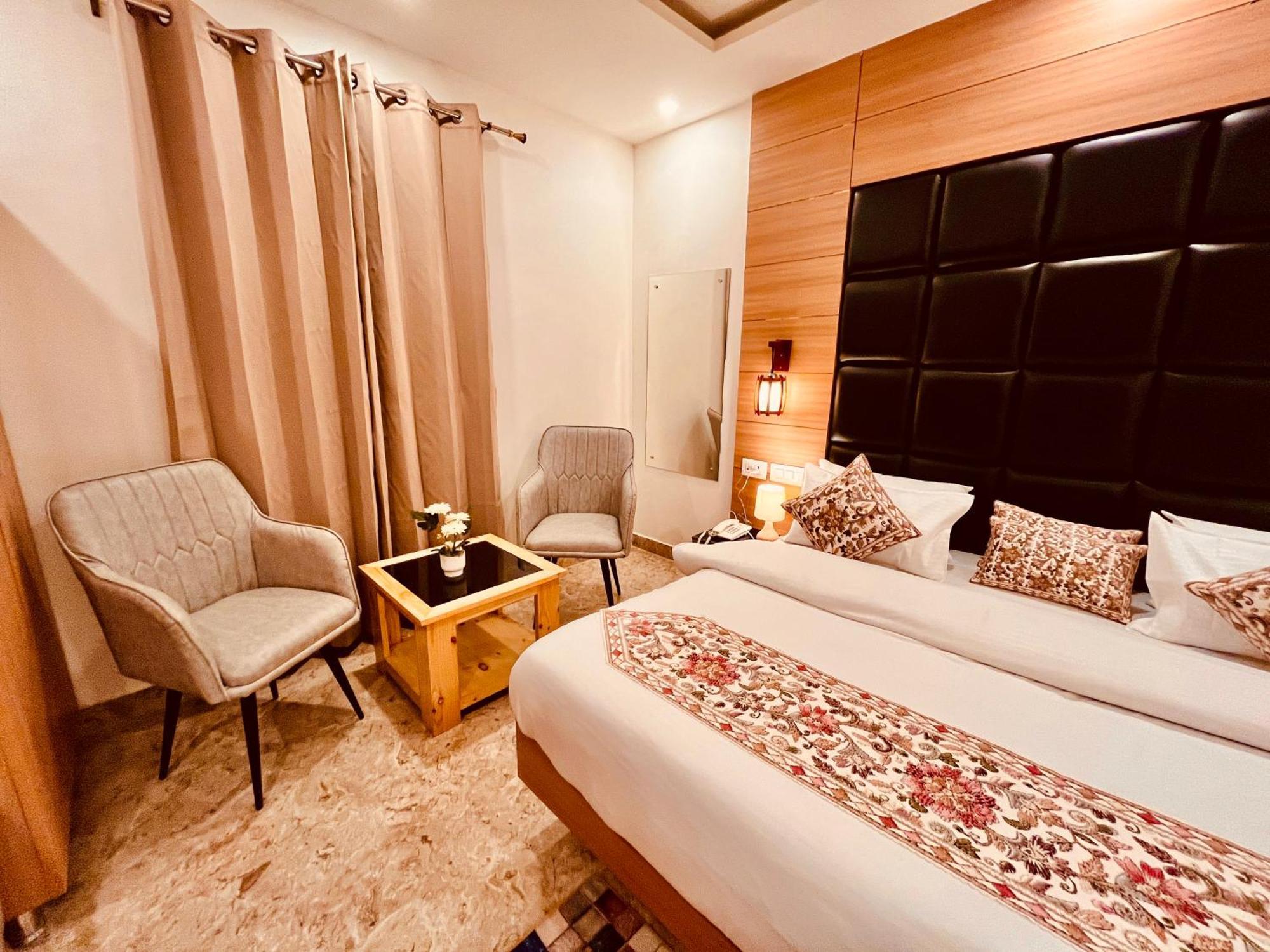 Hotel Classic Crown - #Scenic Mountain View #Open Terrace #Parking #Premium Rooms With Balcony #Guest Preferred #Best Selling Hotel In Mussoorie Luaran gambar
