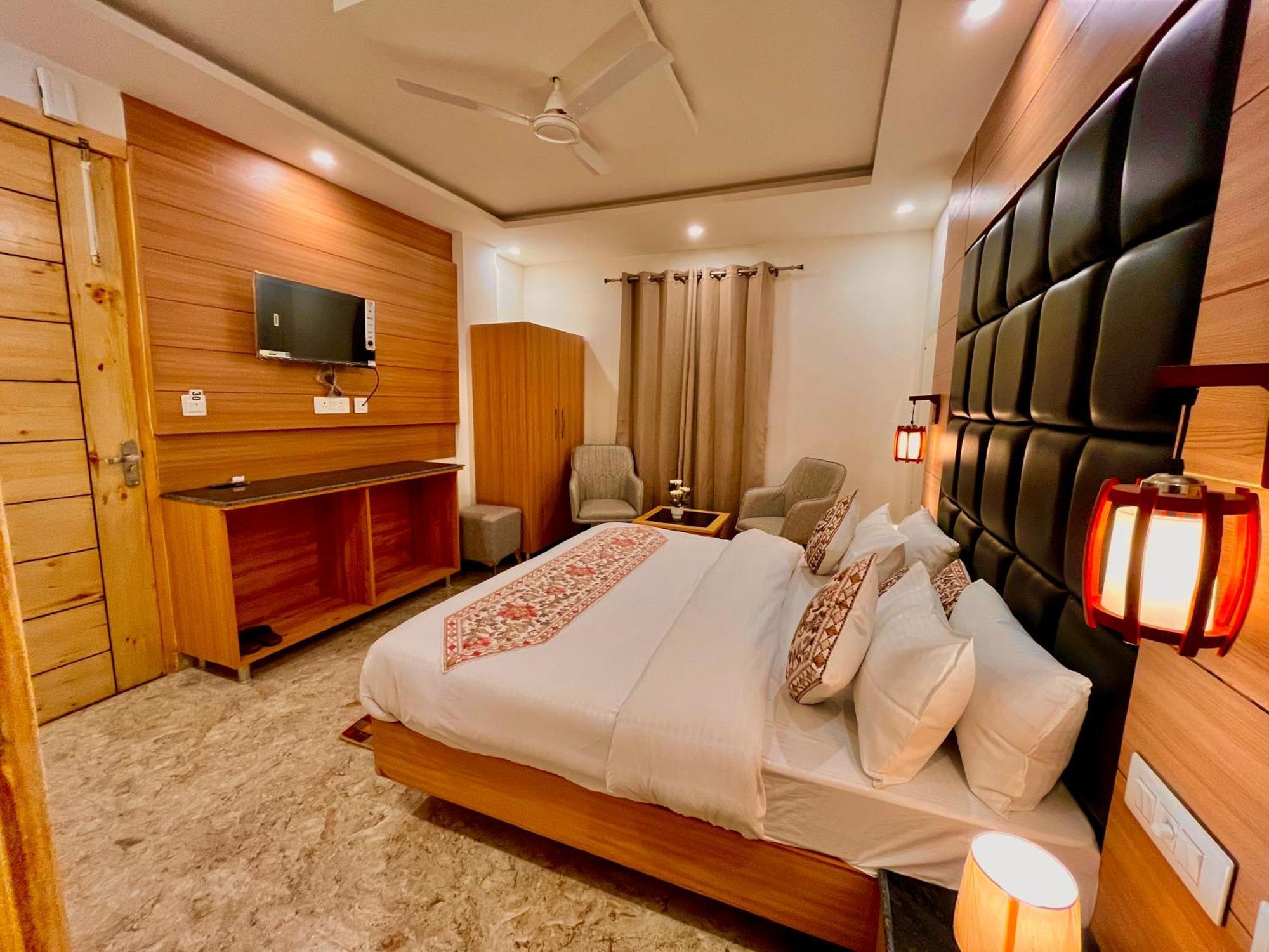 Hotel Classic Crown - #Scenic Mountain View #Open Terrace #Parking #Premium Rooms With Balcony #Guest Preferred #Best Selling Hotel In Mussoorie Luaran gambar