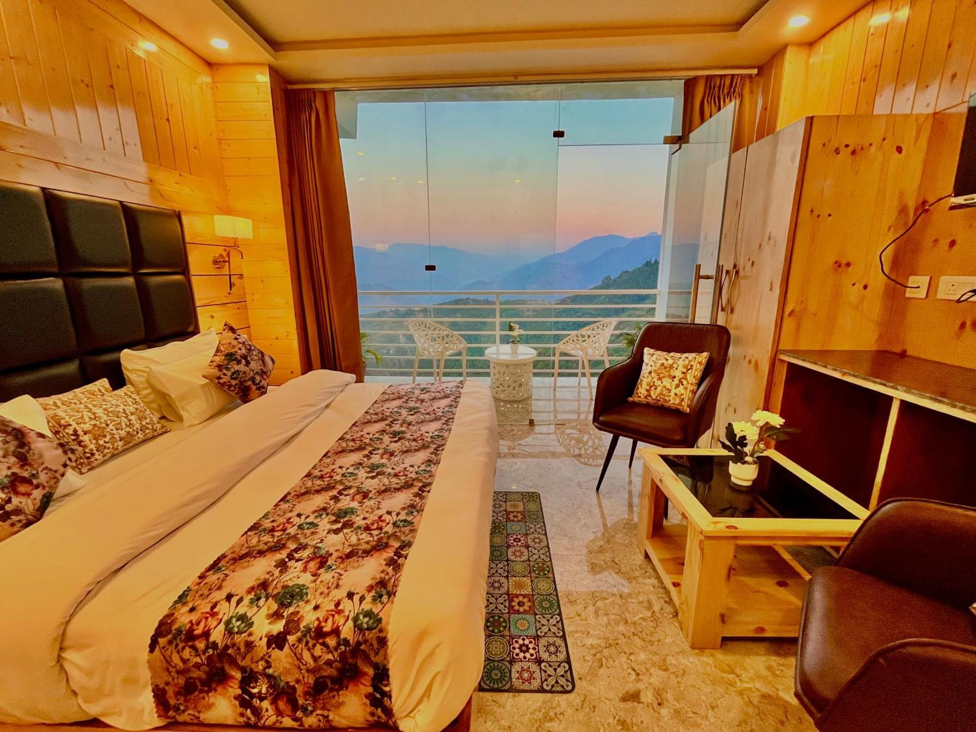Hotel Classic Crown - #Scenic Mountain View #Open Terrace #Parking #Premium Rooms With Balcony #Guest Preferred #Best Selling Hotel In Mussoorie Luaran gambar