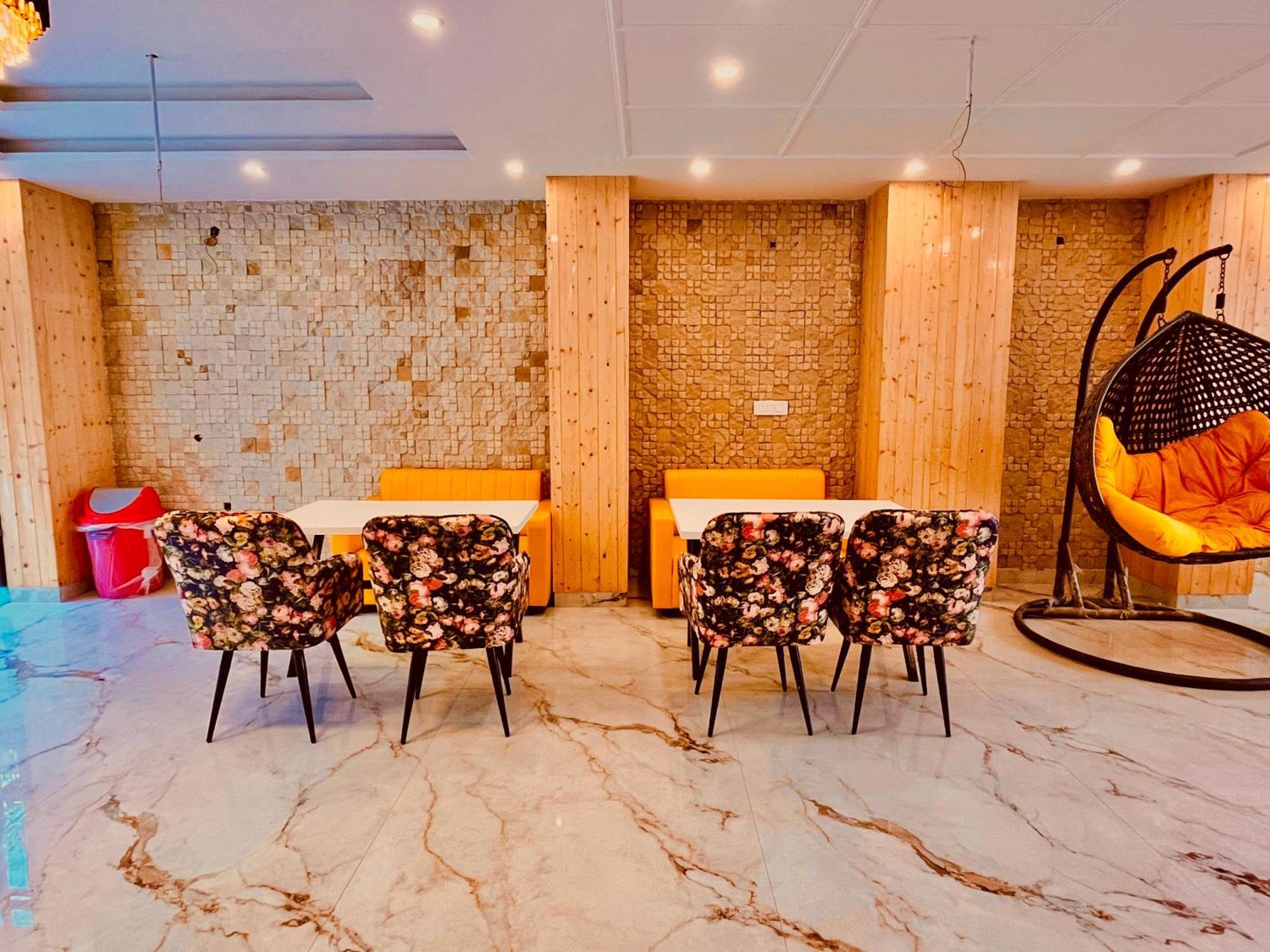 Hotel Classic Crown - #Scenic Mountain View #Open Terrace #Parking #Premium Rooms With Balcony #Guest Preferred #Best Selling Hotel In Mussoorie Luaran gambar