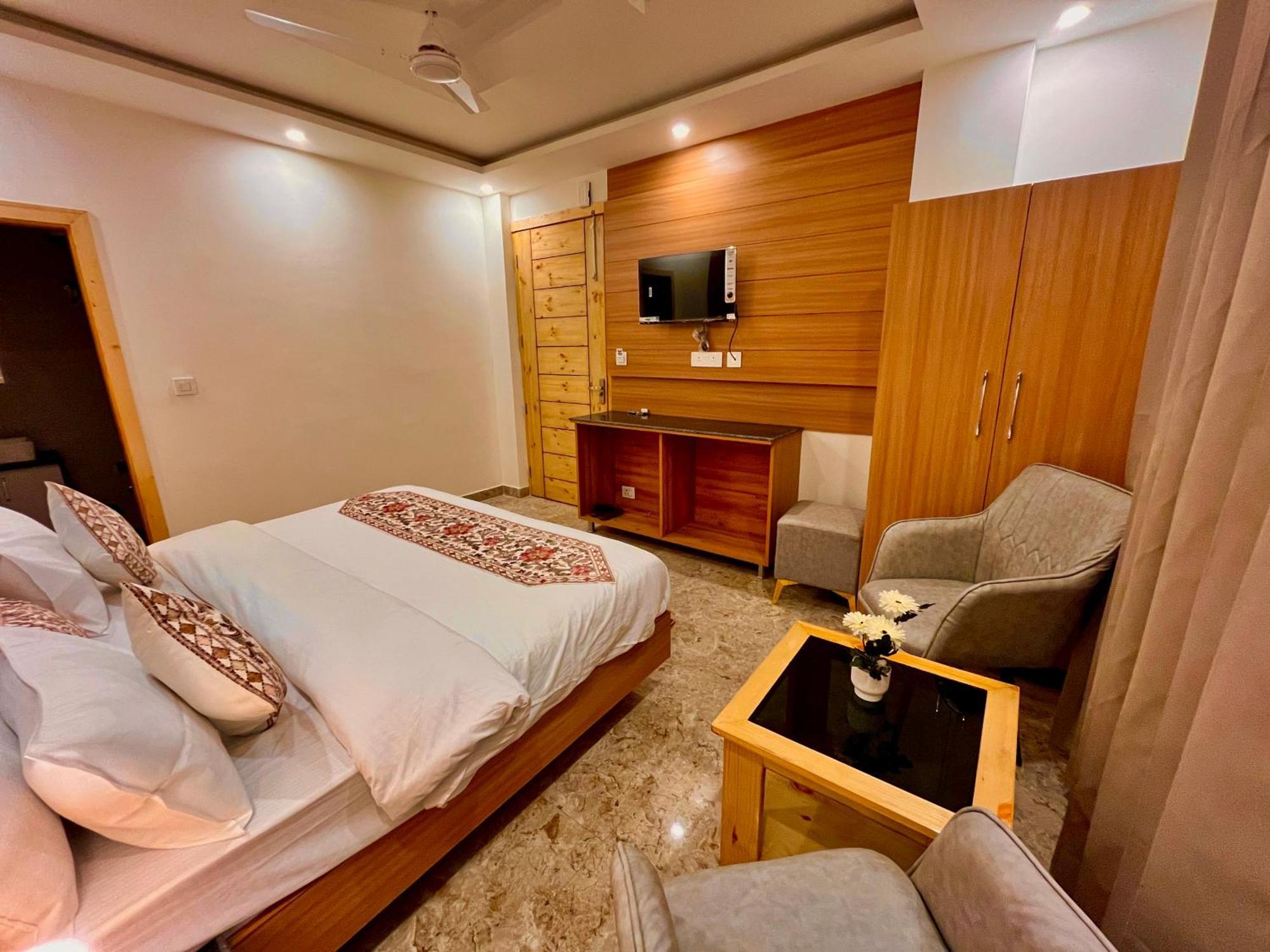 Hotel Classic Crown - #Scenic Mountain View #Open Terrace #Parking #Premium Rooms With Balcony #Guest Preferred #Best Selling Hotel In Mussoorie Luaran gambar