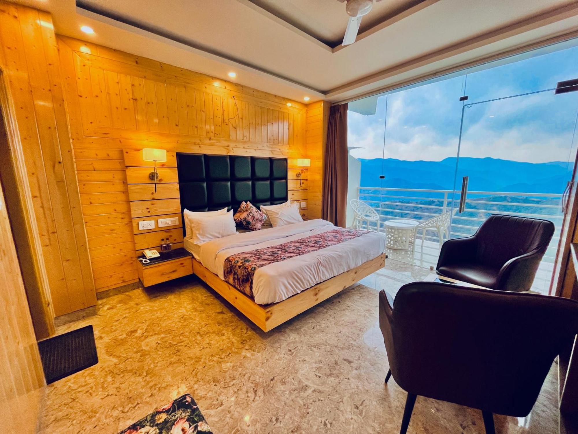 Hotel Classic Crown - #Scenic Mountain View #Open Terrace #Parking #Premium Rooms With Balcony #Guest Preferred #Best Selling Hotel In Mussoorie Luaran gambar