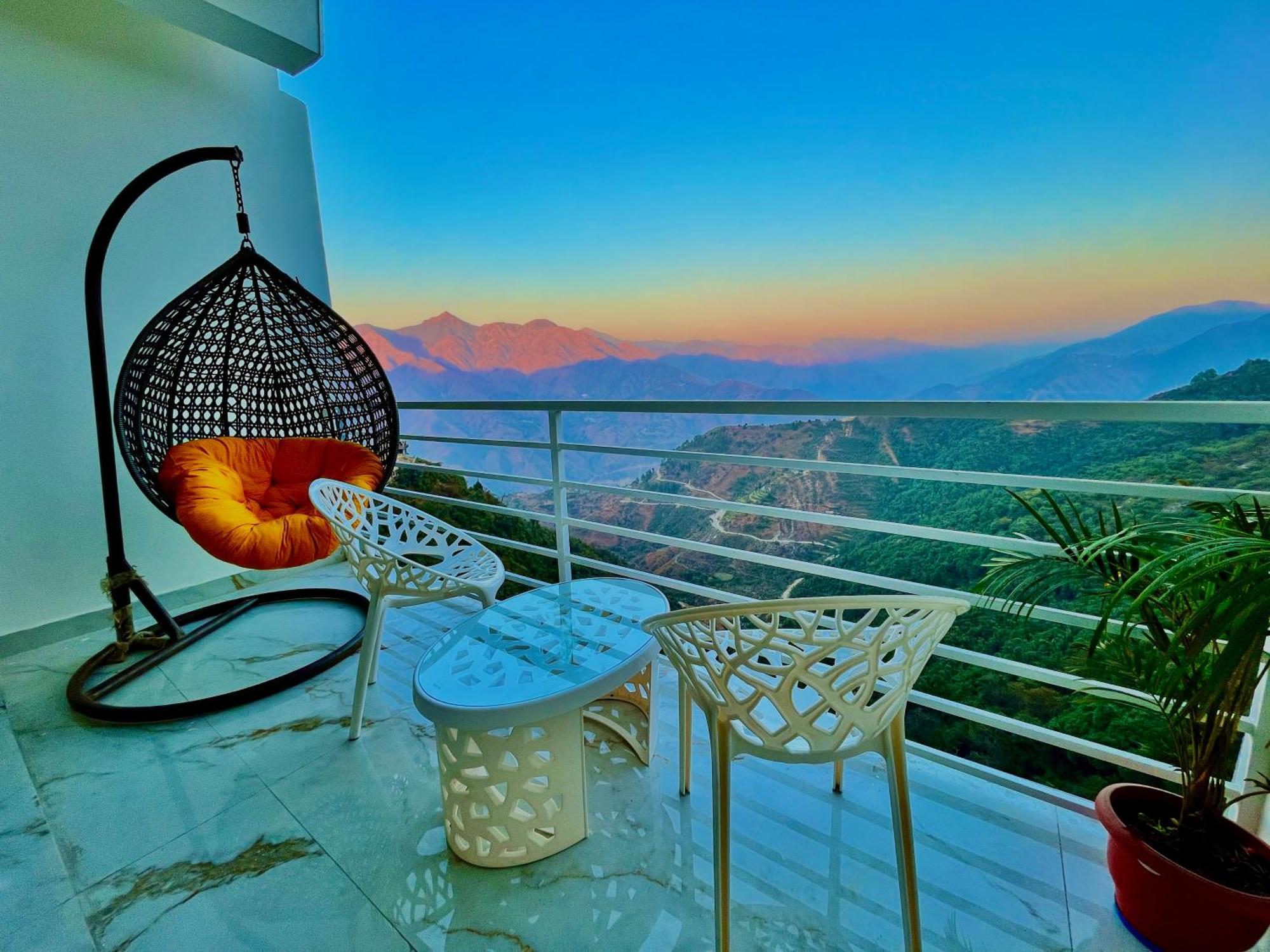 Hotel Classic Crown - #Scenic Mountain View #Open Terrace #Parking #Premium Rooms With Balcony #Guest Preferred #Best Selling Hotel In Mussoorie Luaran gambar