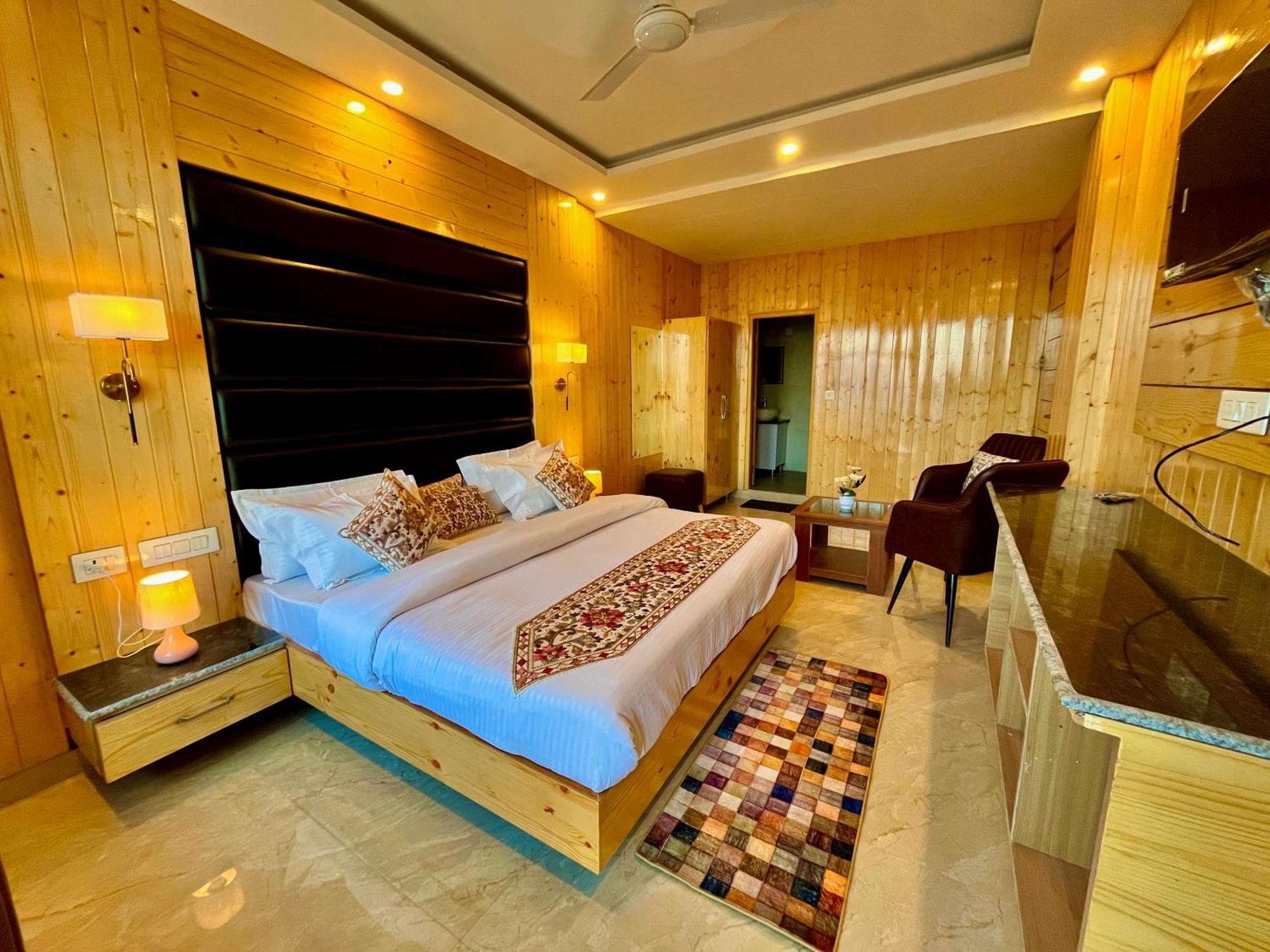 Hotel Classic Crown - #Scenic Mountain View #Open Terrace #Parking #Premium Rooms With Balcony #Guest Preferred #Best Selling Hotel In Mussoorie Luaran gambar