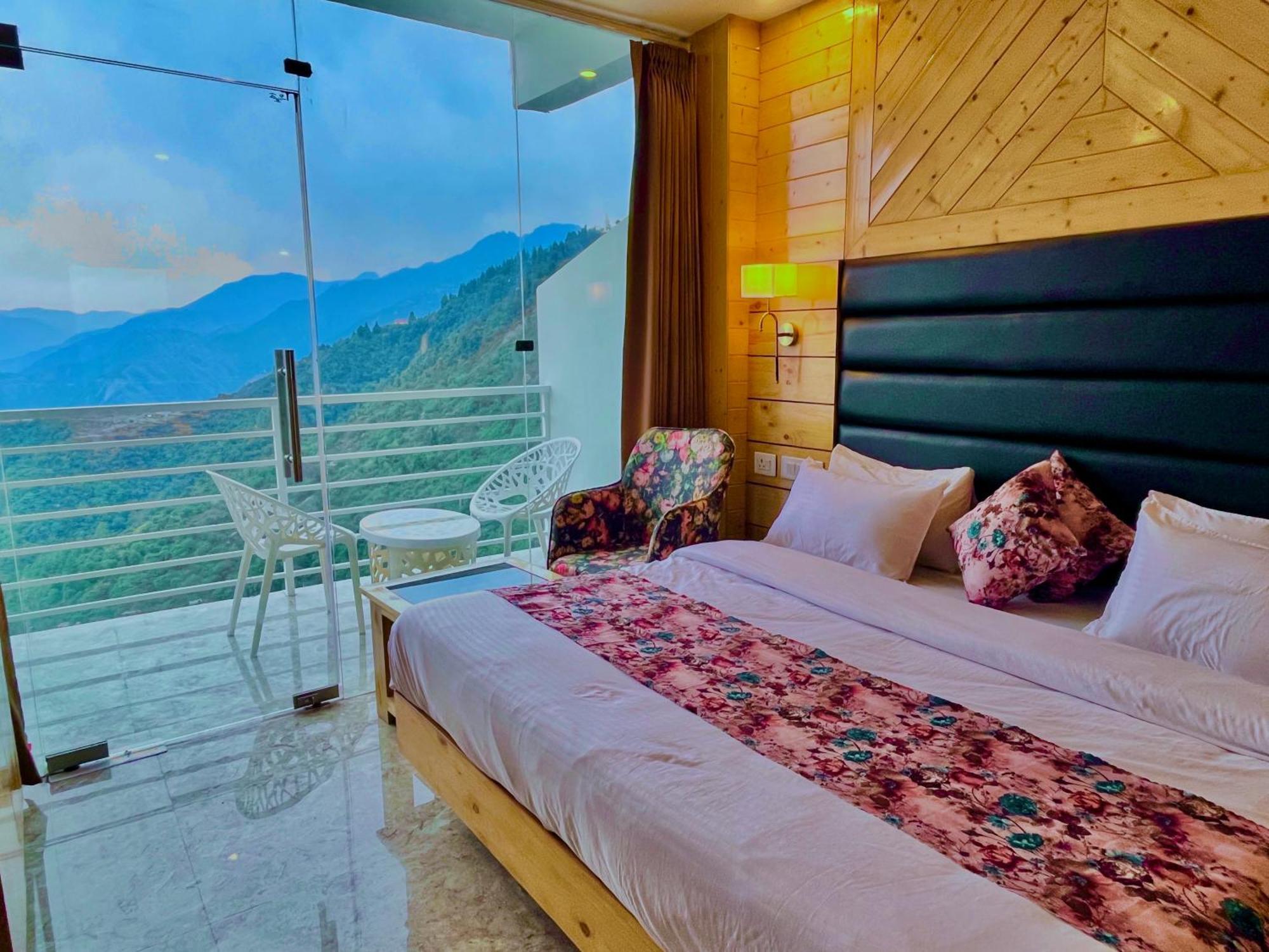 Hotel Classic Crown - #Scenic Mountain View #Open Terrace #Parking #Premium Rooms With Balcony #Guest Preferred #Best Selling Hotel In Mussoorie Luaran gambar