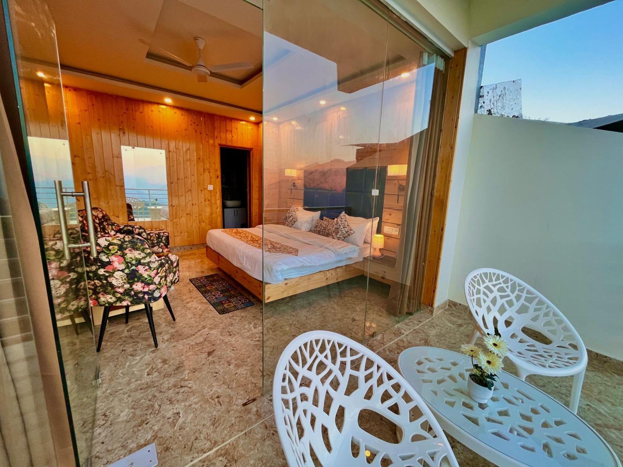 Hotel Classic Crown - #Scenic Mountain View #Open Terrace #Parking #Premium Rooms With Balcony #Guest Preferred #Best Selling Hotel In Mussoorie Luaran gambar