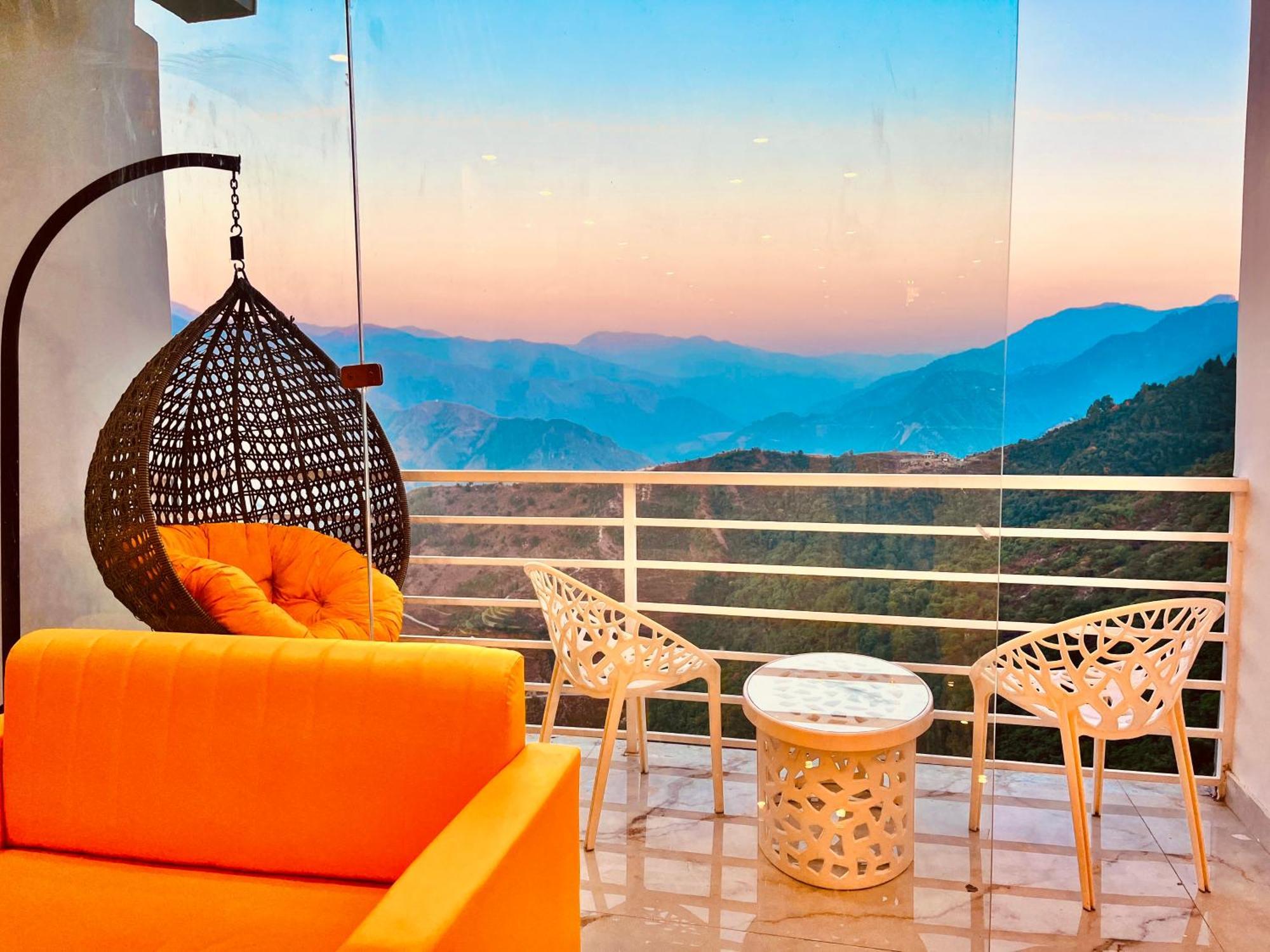 Hotel Classic Crown - #Scenic Mountain View #Open Terrace #Parking #Premium Rooms With Balcony #Guest Preferred #Best Selling Hotel In Mussoorie Luaran gambar