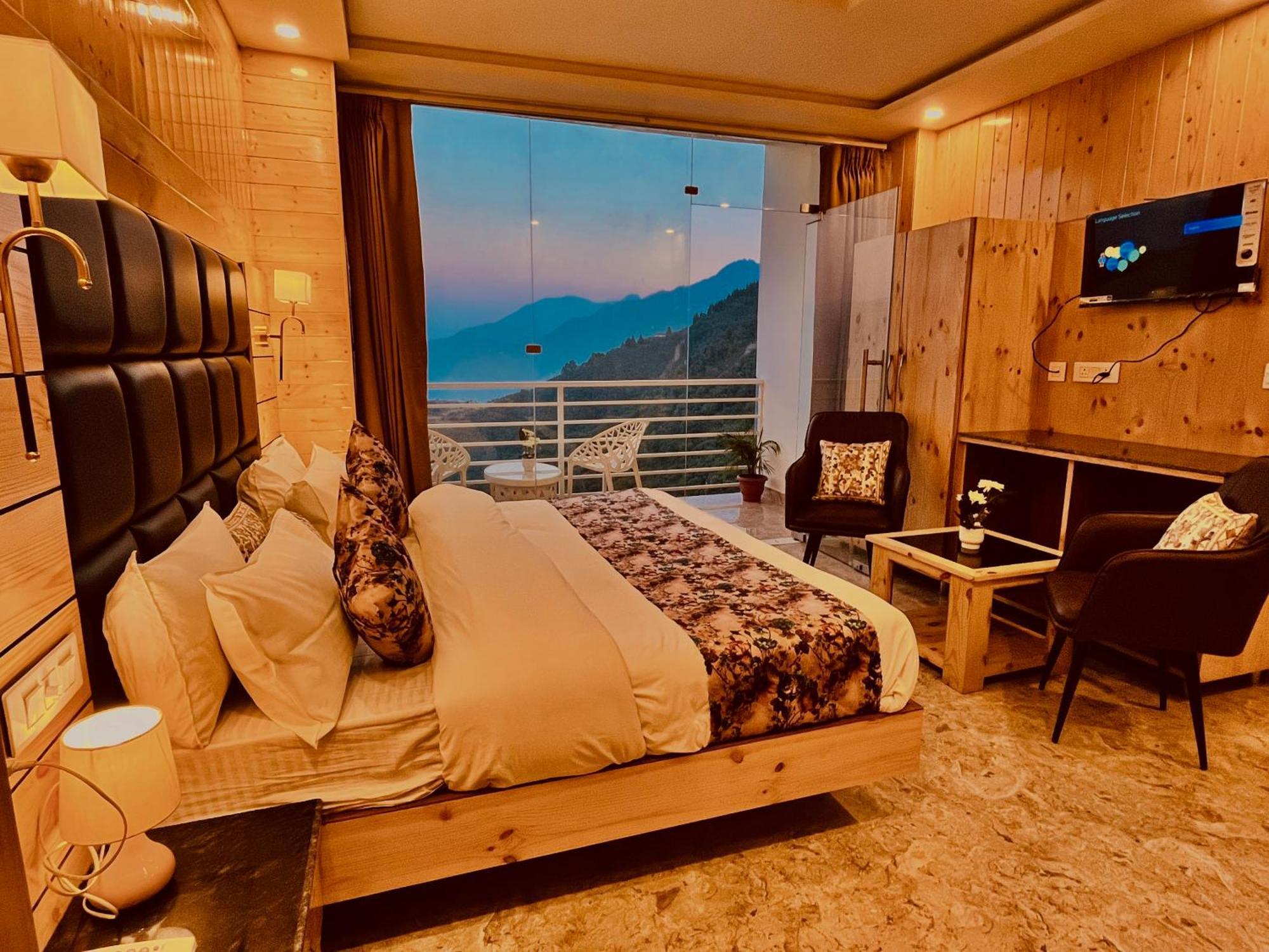 Hotel Classic Crown - #Scenic Mountain View #Open Terrace #Parking #Premium Rooms With Balcony #Guest Preferred #Best Selling Hotel In Mussoorie Luaran gambar